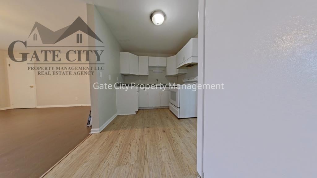 2021 Maywood St Apt F - Photo 2 of 10