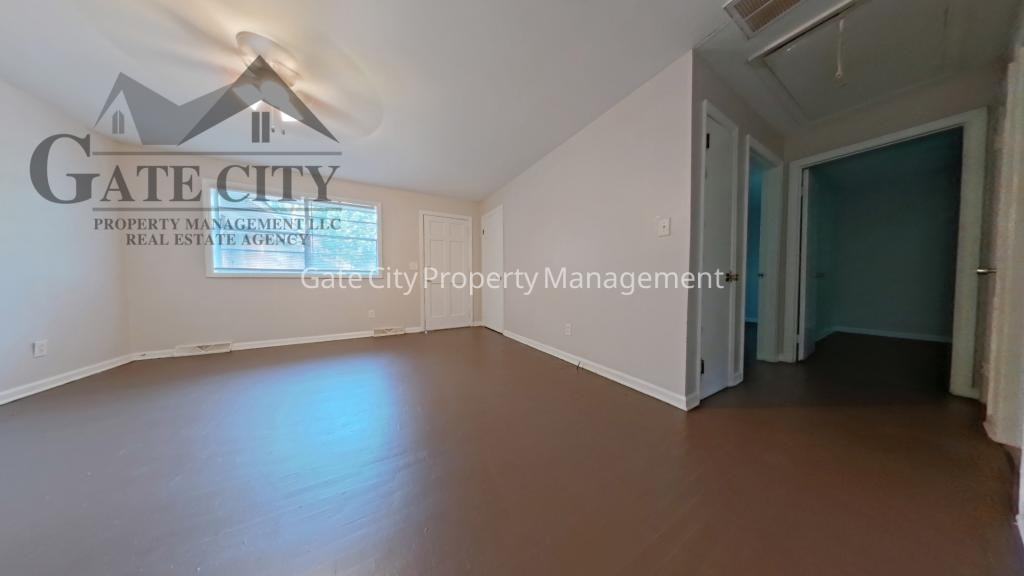 2021 Maywood St Apt F - Photo 4 of 10