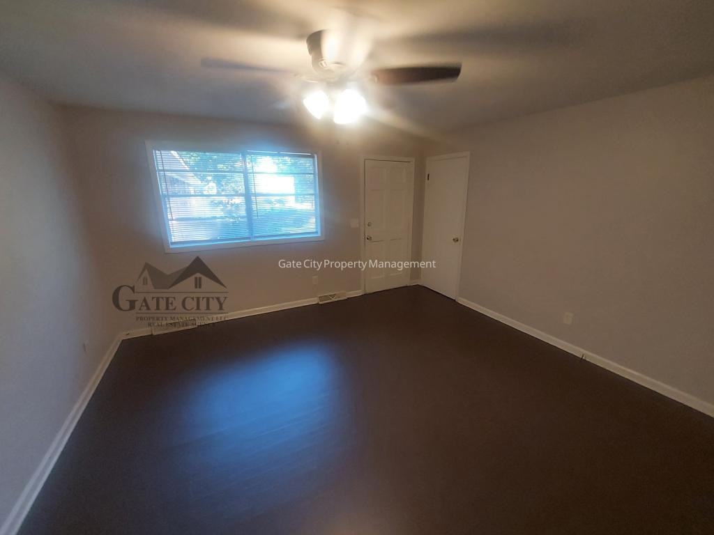 2021 Maywood St Apt F - Photo 5 of 10