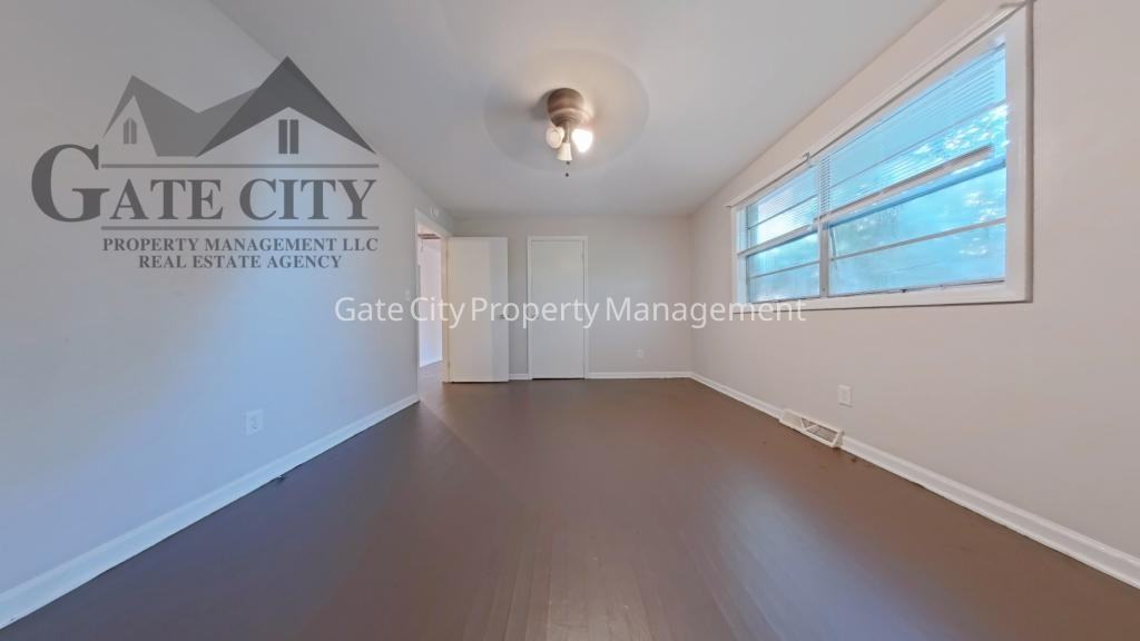 2021 Maywood St Apt F - Photo 6 of 10