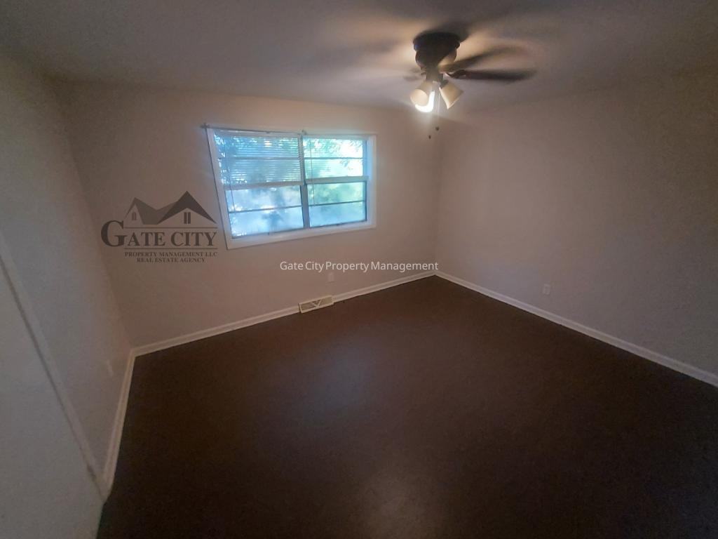 2021 Maywood St Apt F - Photo 7 of 10