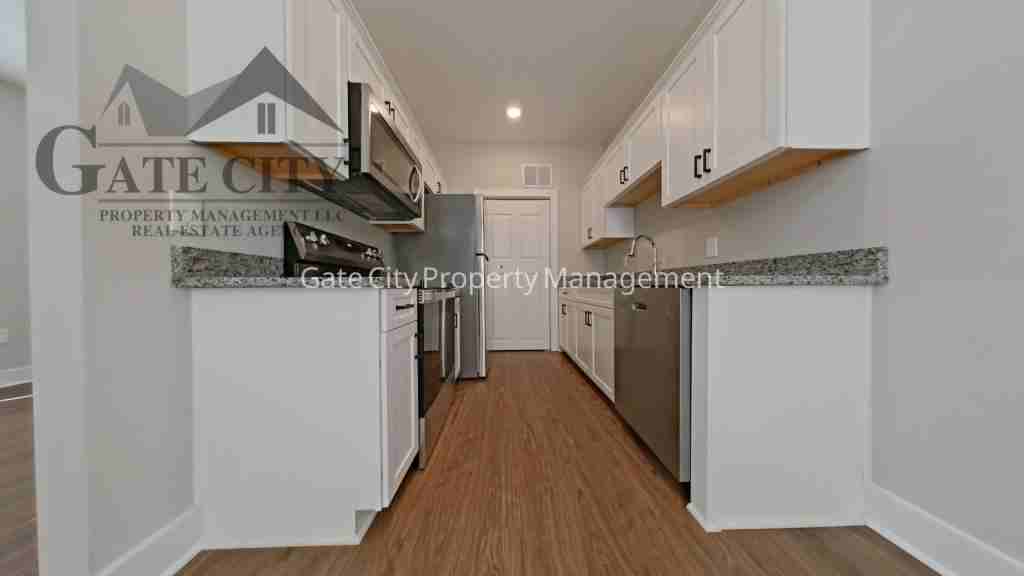137 Diver Dr - Photo 2 of 17