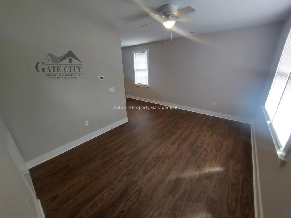 137 Diver Dr - Photo 5 of 17