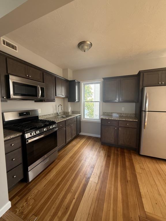 190 Horton St - Photo 2 of 10