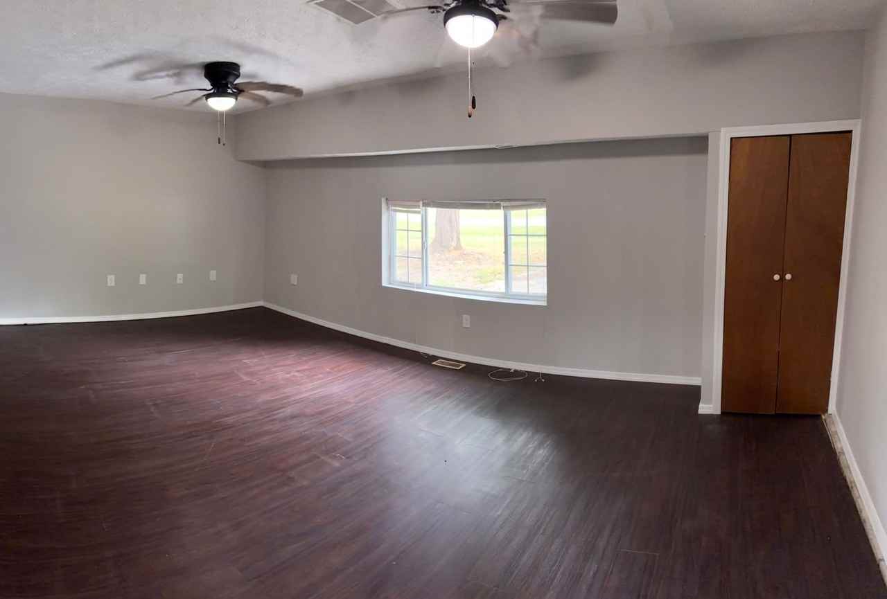 442 S Airwood Ave - Photo 5 of 16