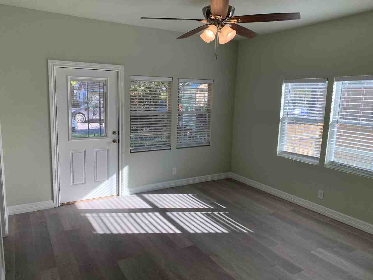 2122 San Luis St - Photo 4 of 20