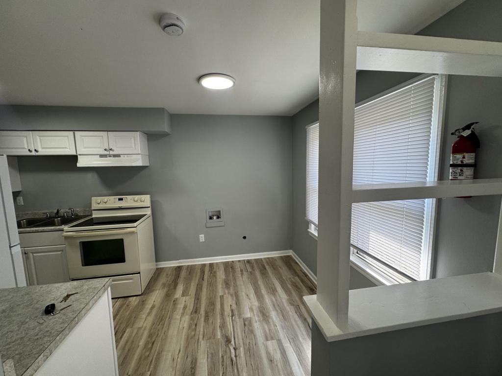 2085 Cosmos Dr - Photo 2 of 7