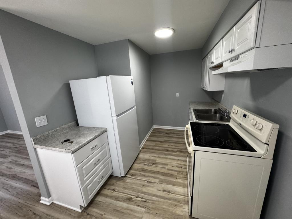 2085 Cosmos Dr - Photo 3 of 7