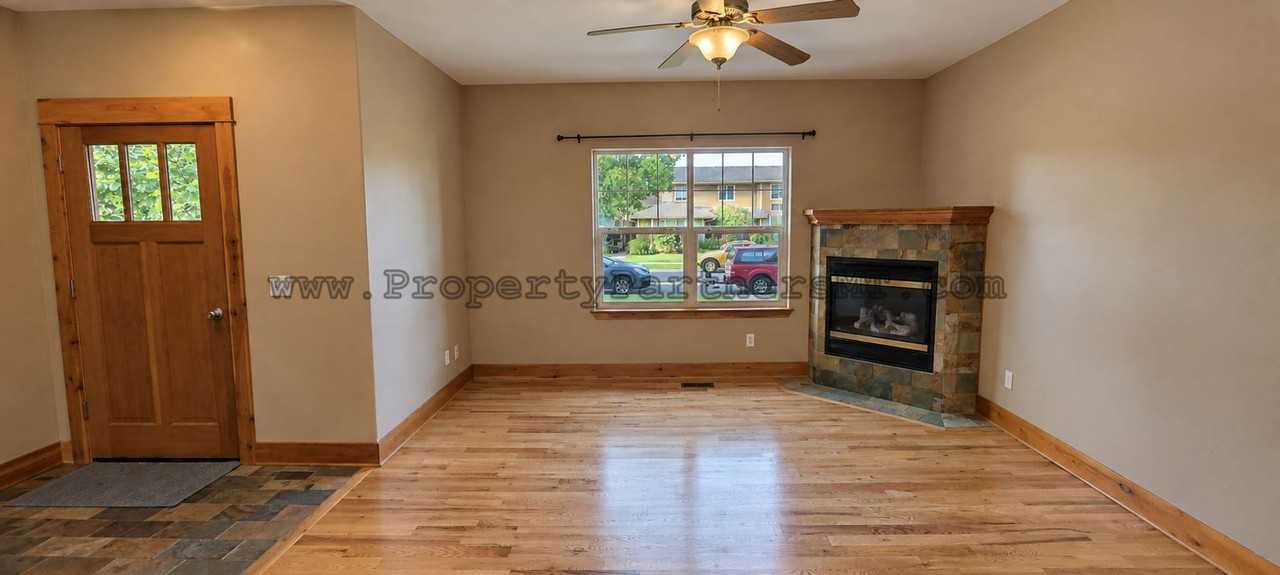 4236 Monroe St - Photo 7 of 27