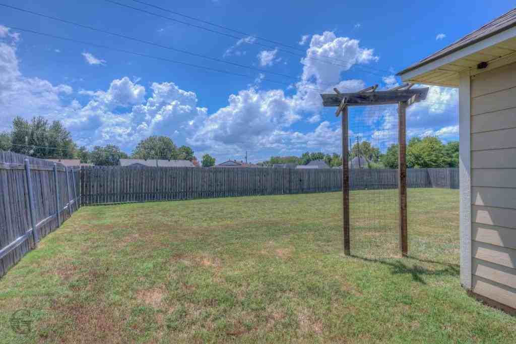 421 Jordan Dr - Photo 5 of 23