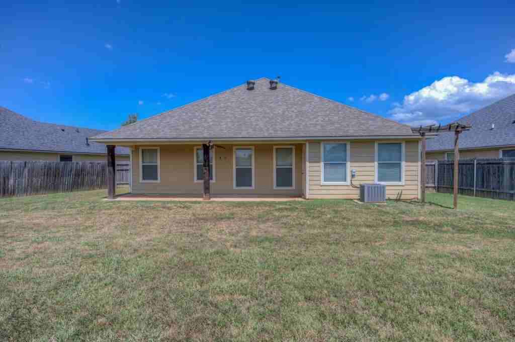 421 Jordan Dr - Photo 7 of 23