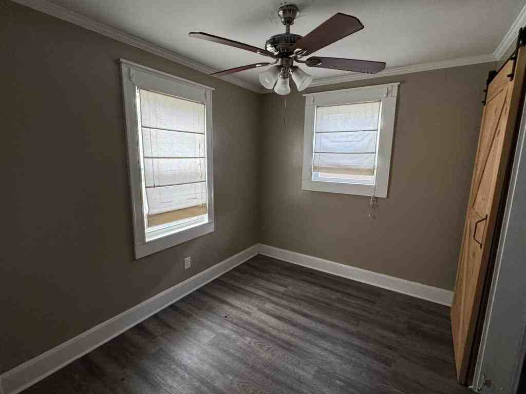 111 Isabelle St - Photo 4 of 9