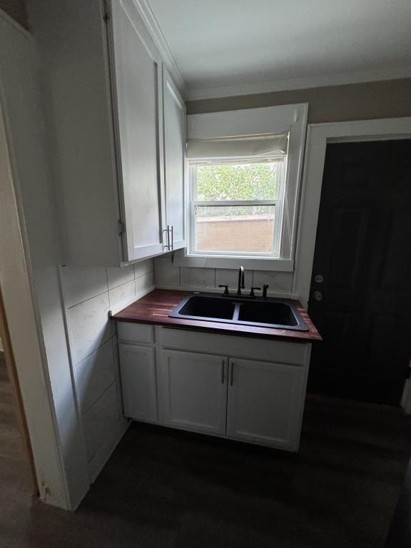 111 Isabelle St - Photo 6 of 9