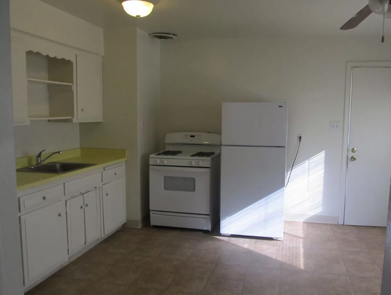 9616 Webb St - Photo 3 of 8