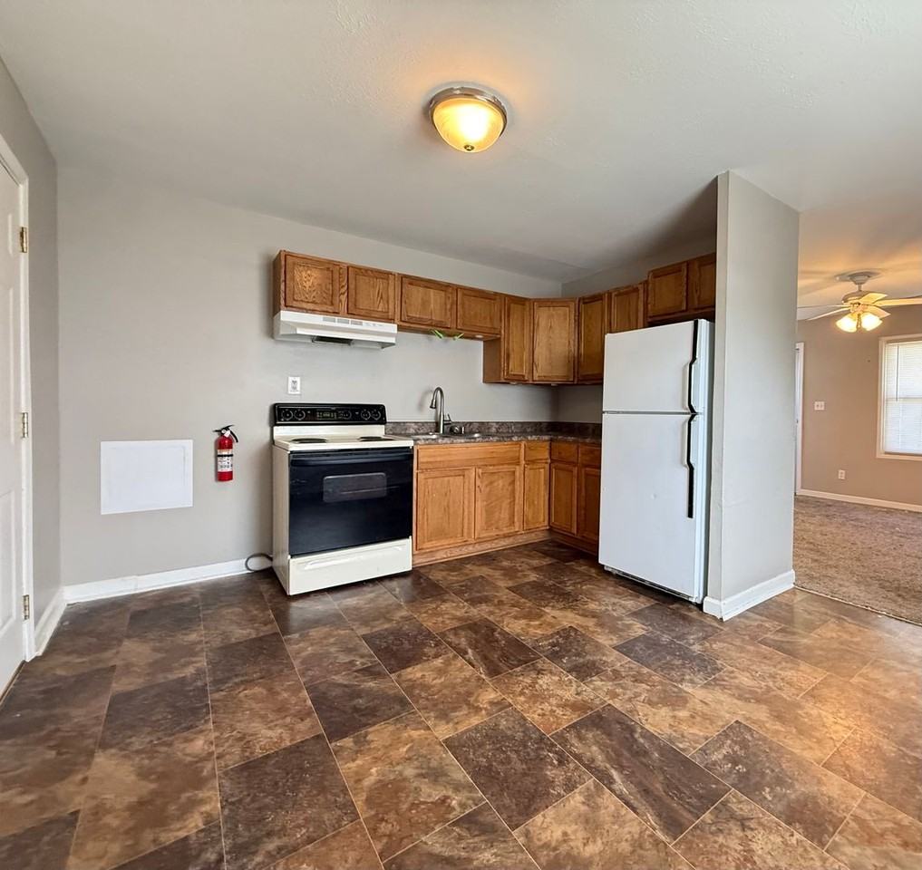 1001 Hiatt St - Photo 3 of 3