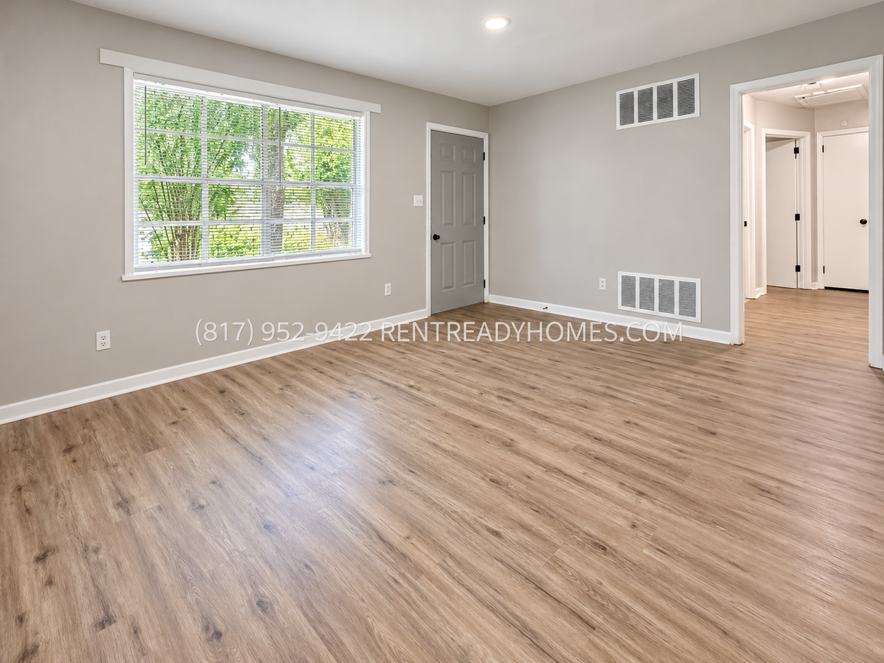 405 Midway St - Photo 2 of 8