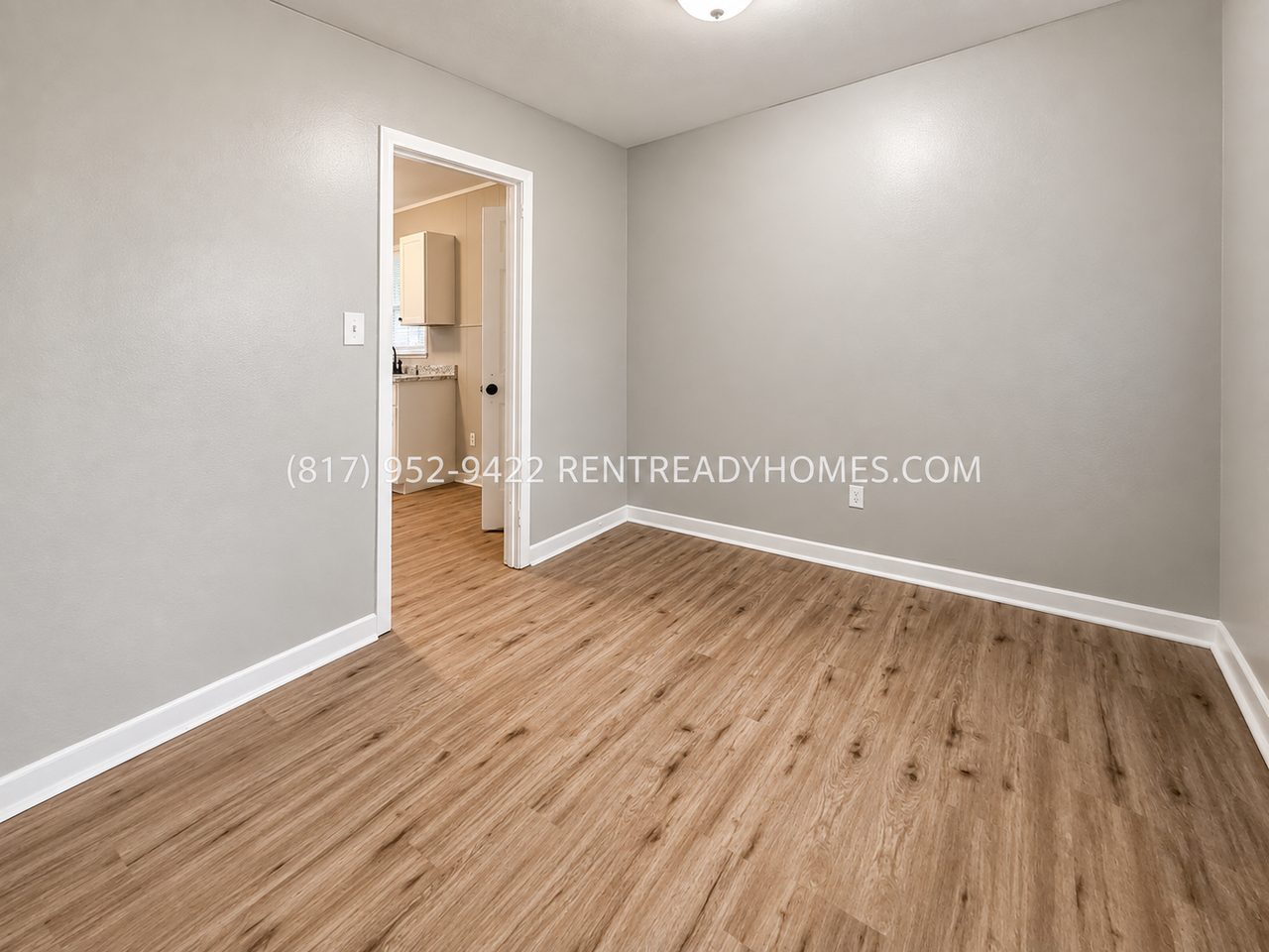 405 Midway St - Photo 3 of 8