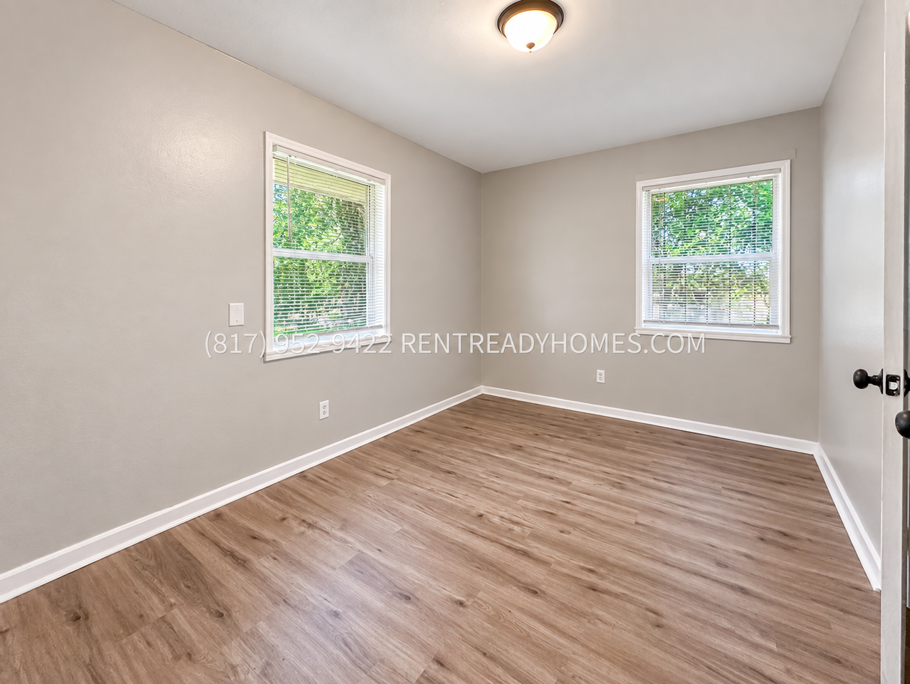 405 Midway St - Photo 5 of 8
