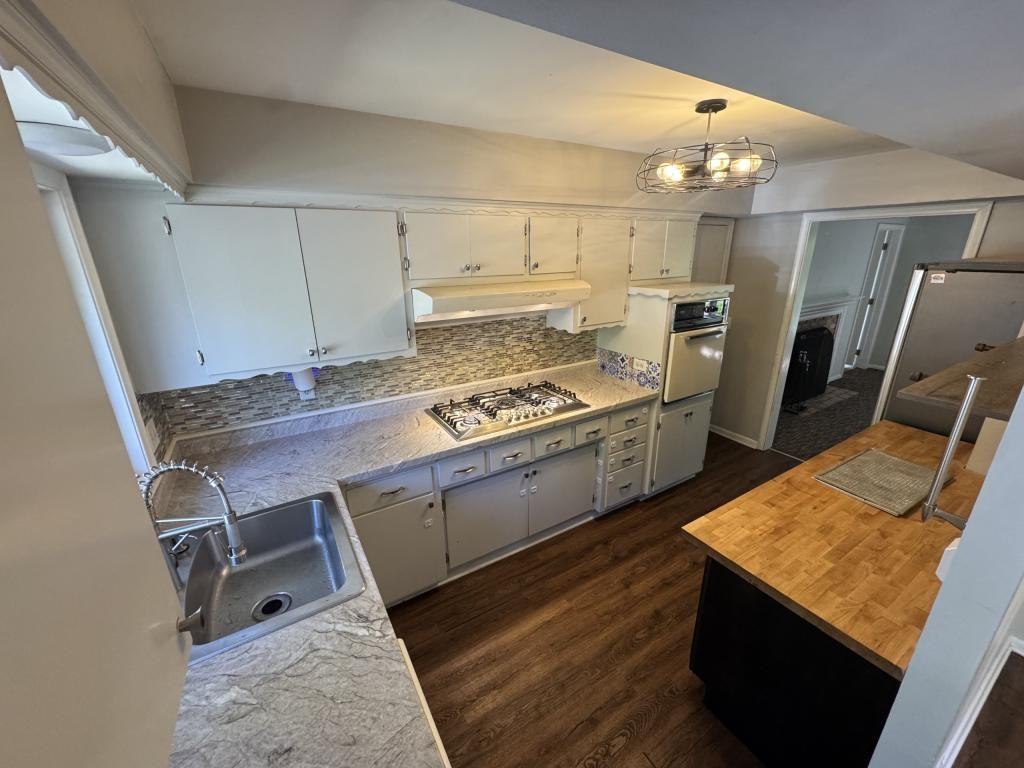 3945 W 44th St - Photo 7 of 17