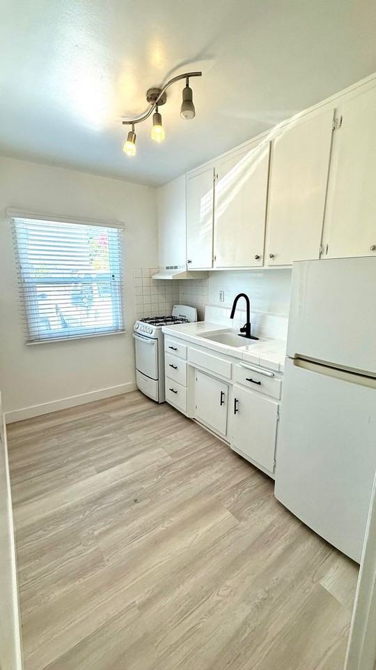 2021 W Olive Ave Burbank, CA 91506 - Photo 2 of 18
