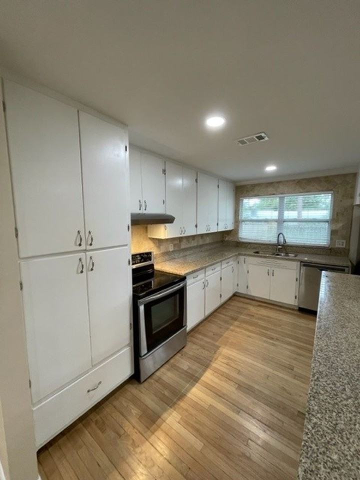 3247 Willow Ave - Photo 7 of 20