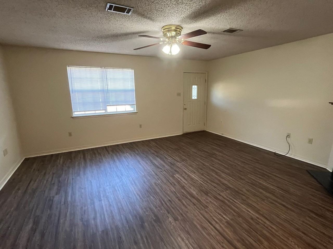 1122 N Louisville Ave - Photo 3 of 12
