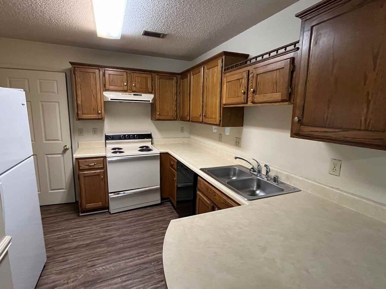 1122 N Louisville Ave - Photo 4 of 12
