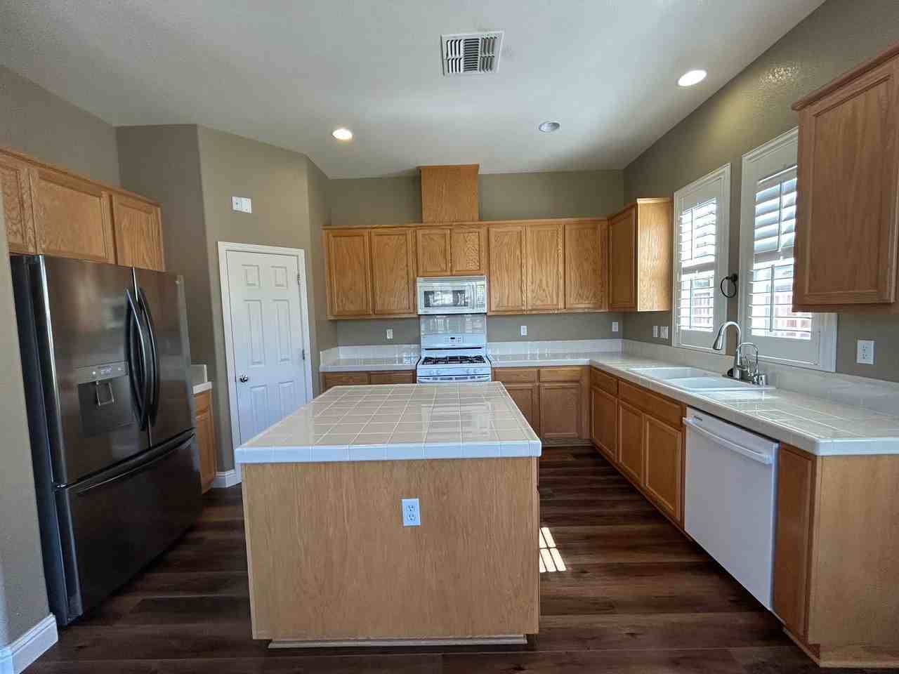 9456 Vintner Cir - Photo 3 of 23