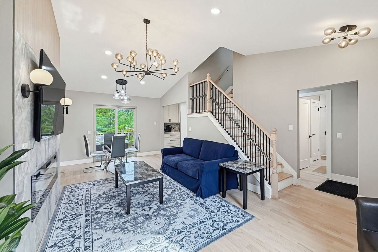 1669 Hanley Ct - Photo 3 of 46