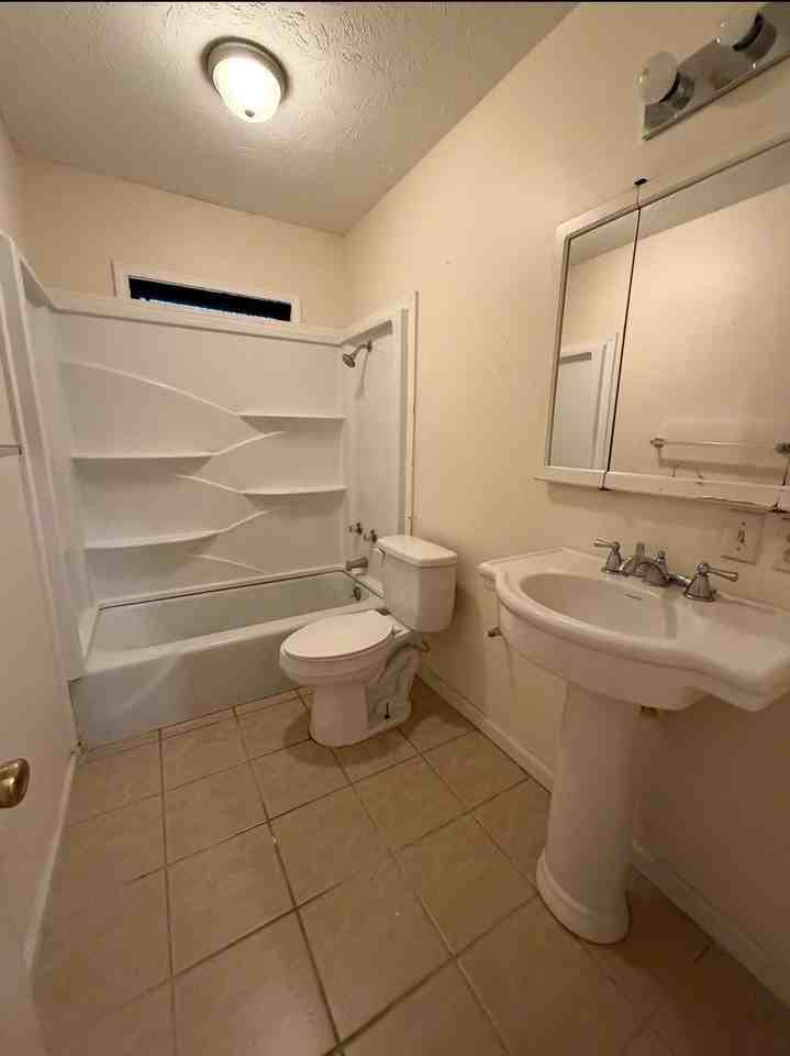 200 Dexter St - Photo 2 of 6
