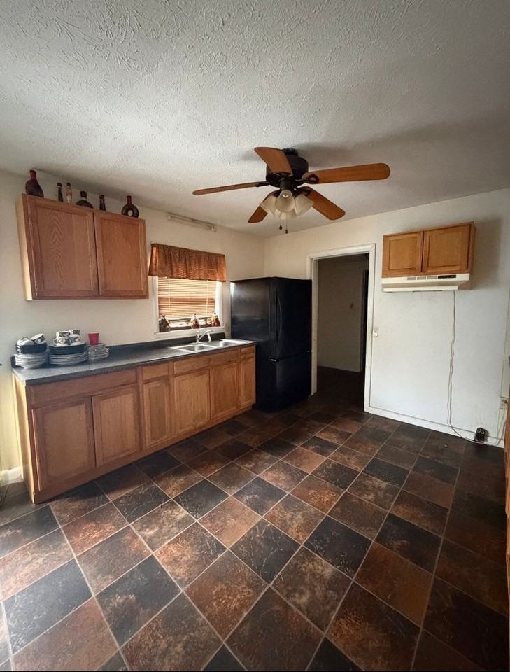 200 Dexter St - Photo 5 of 6