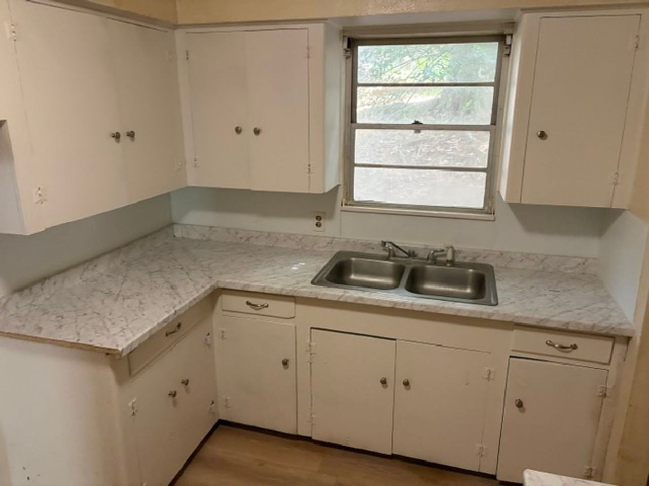 3425 Sunset Dr - Photo 4 of 15