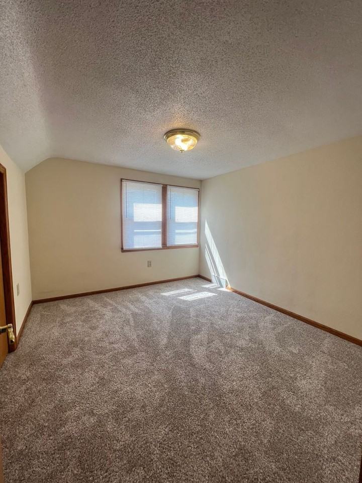828 9th Ave N - Photo 5 of 13