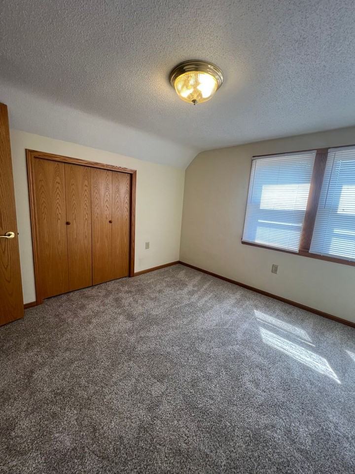 828 9th Ave N - Photo 7 of 13
