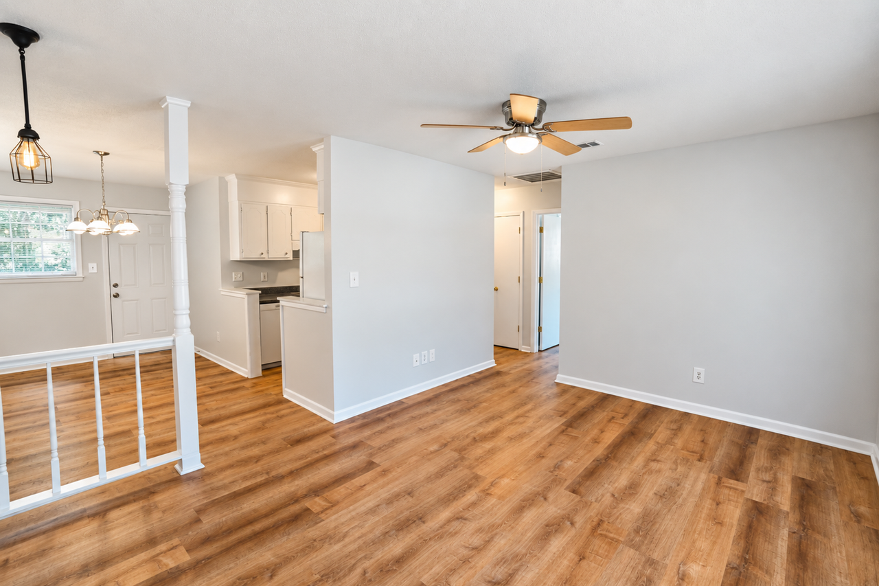 726 Montclair Dr - Photo 5 of 19