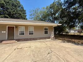 featured image of 2216 Clark St