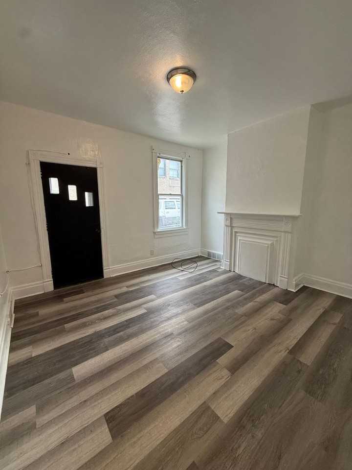 1106 Langtry St - Photo 2 of 14