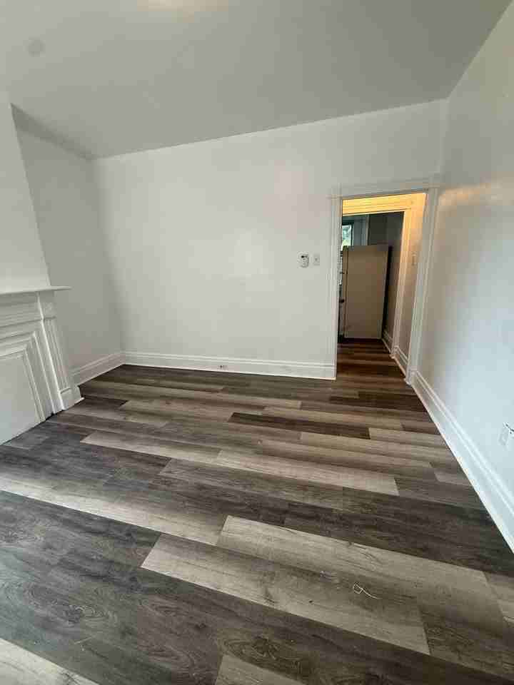 1106 Langtry St - Photo 3 of 14