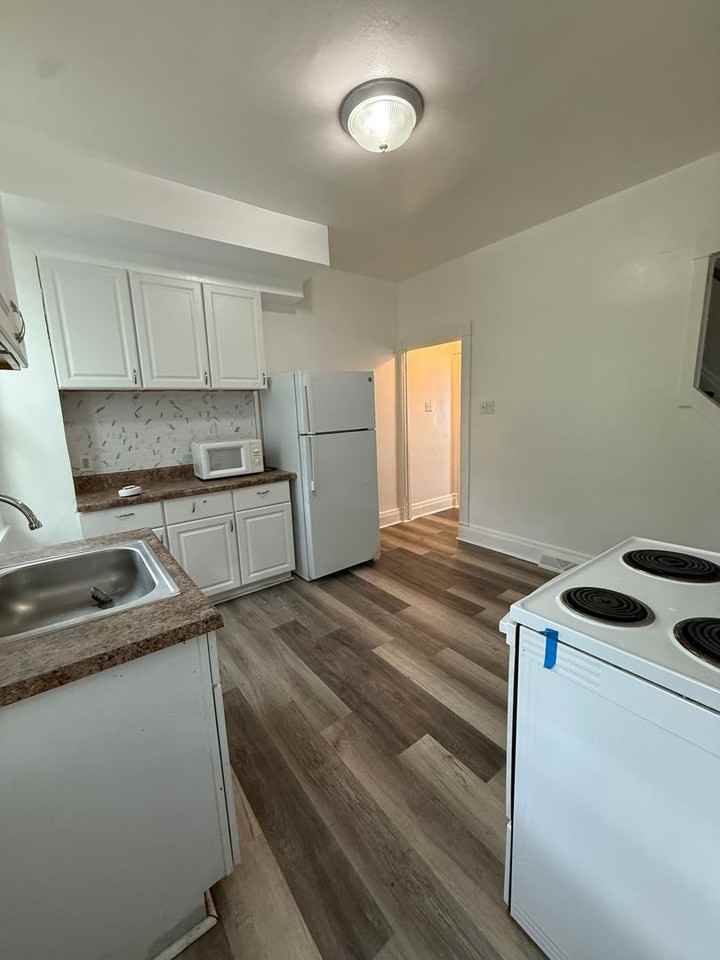 1106 Langtry St - Photo 4 of 14