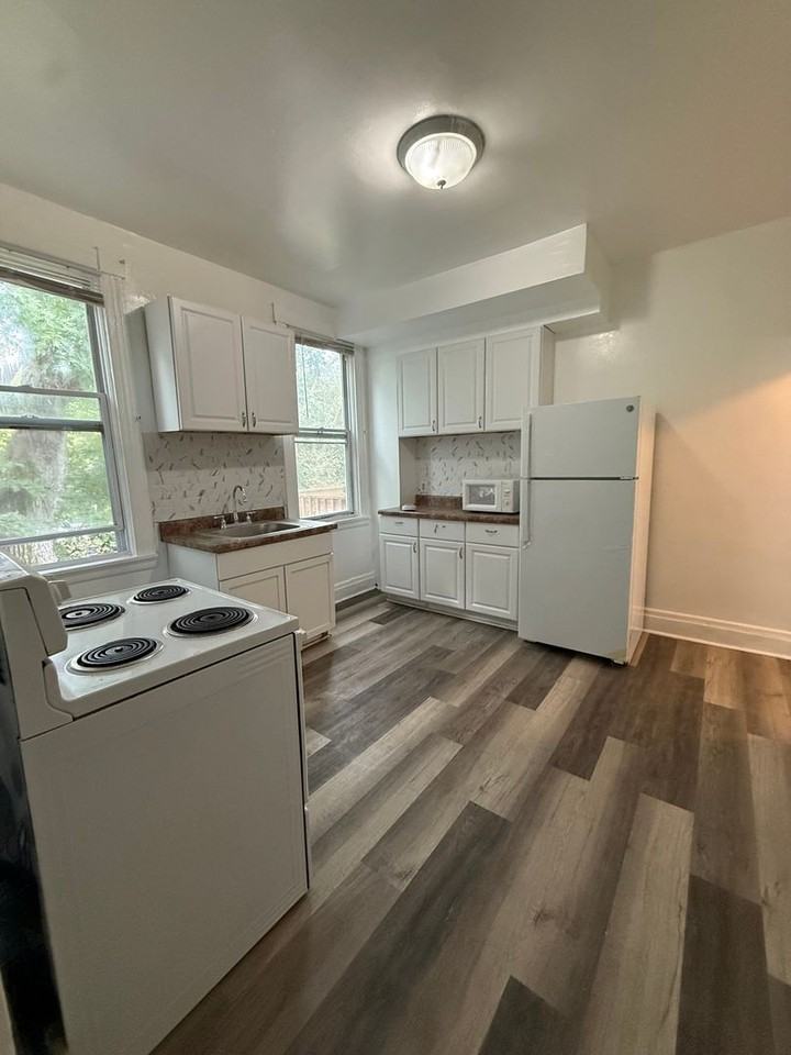 1106 Langtry St - Photo 5 of 14