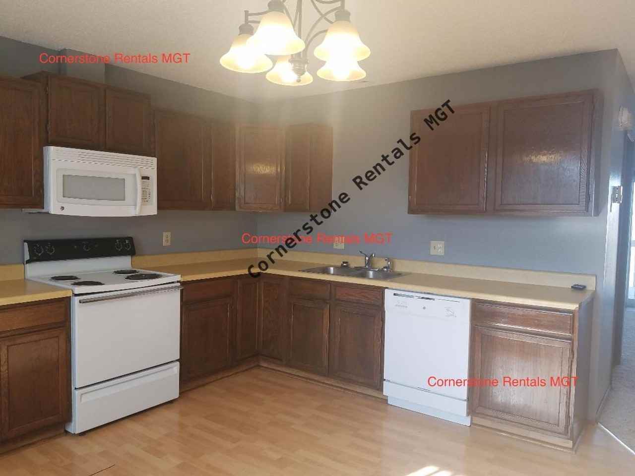 952 9th Ave Se - Photo 2 of 20