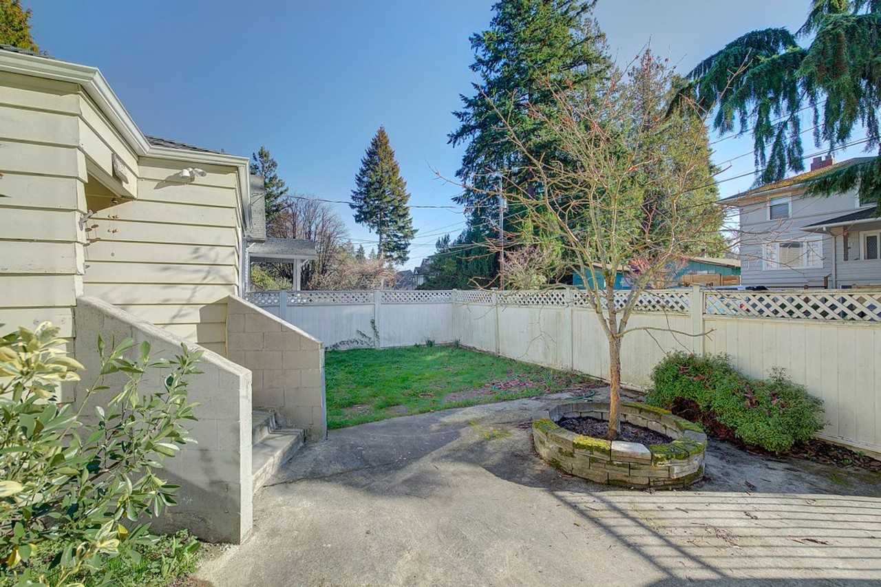 1210 Ne 95th St - Photo 2 of 16