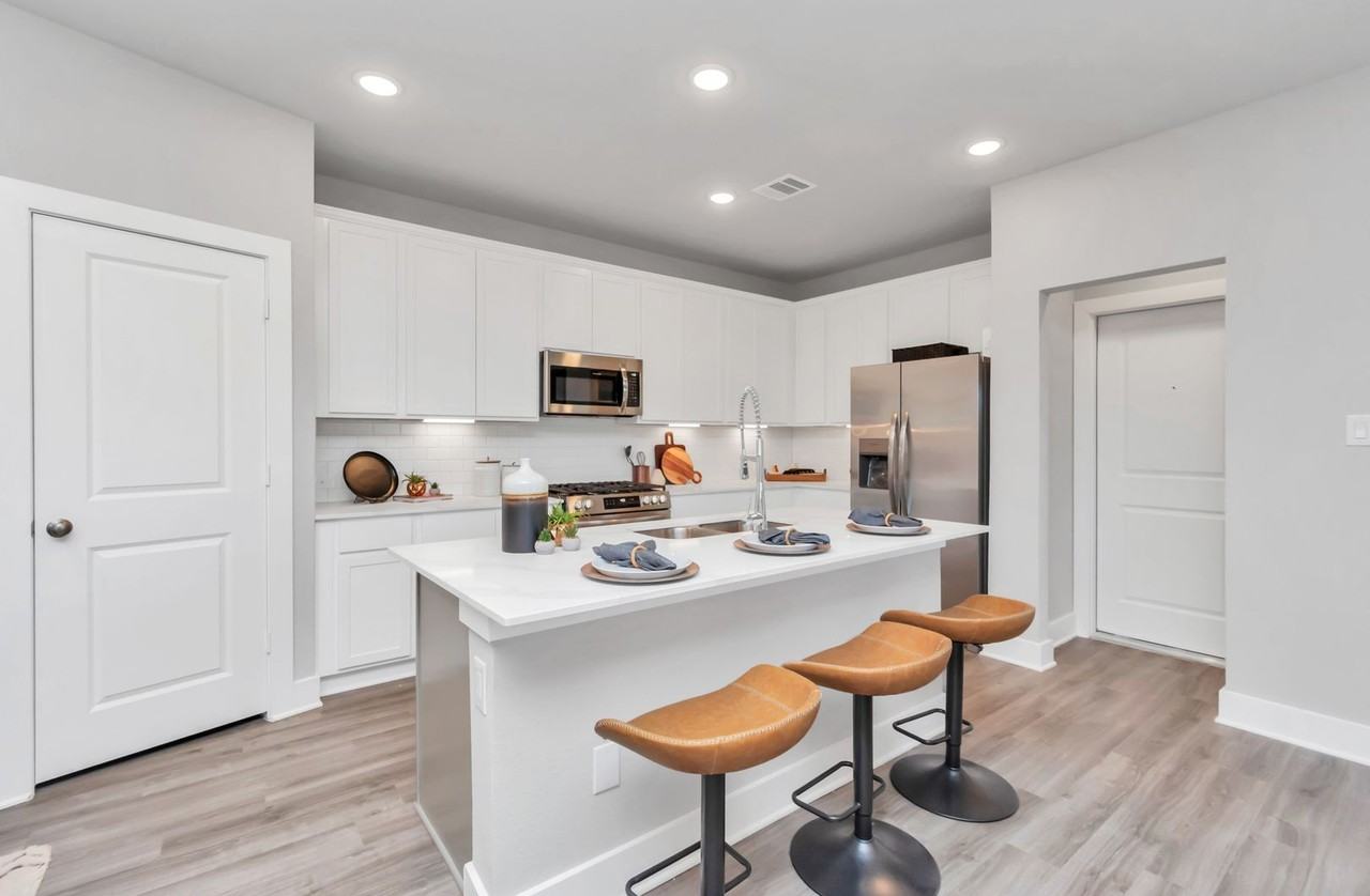 21010 Bay Village Dr - Photo 2 of 13