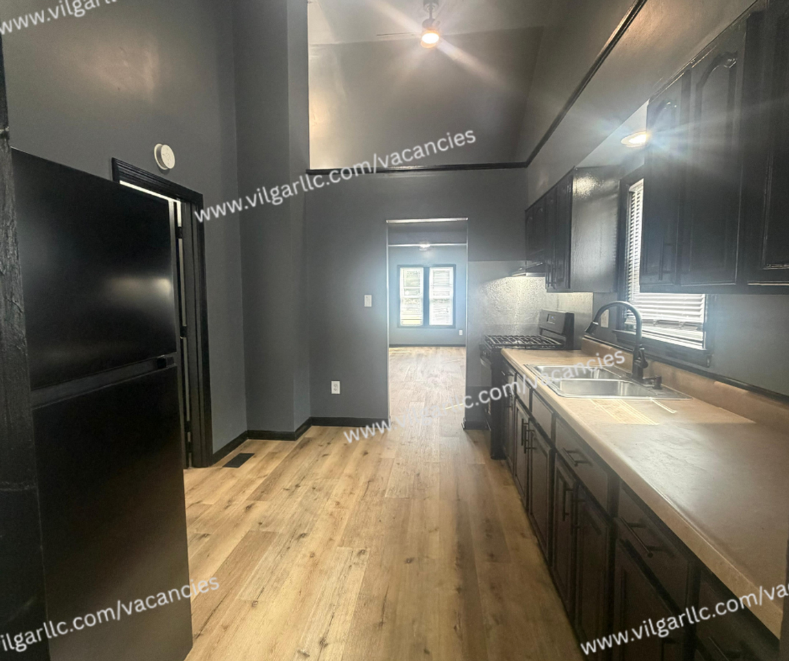 4338 Torrence Ave - Photo 4 of 26