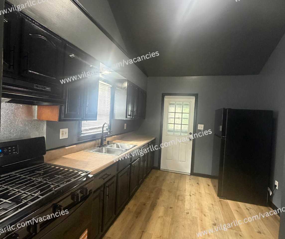4338 Torrence Ave - Photo 5 of 26