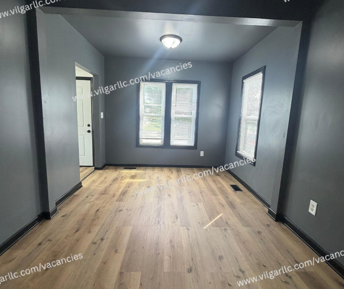 4338 Torrence Ave - Photo 6 of 26