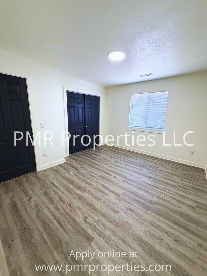 909 S 15th St - Photo 5 of 9