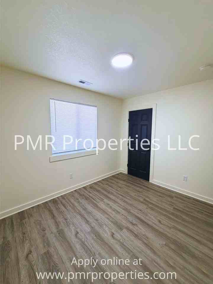 909 S 15th St - Photo 6 of 9