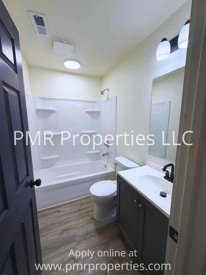 909 S 15th St - Photo 7 of 9