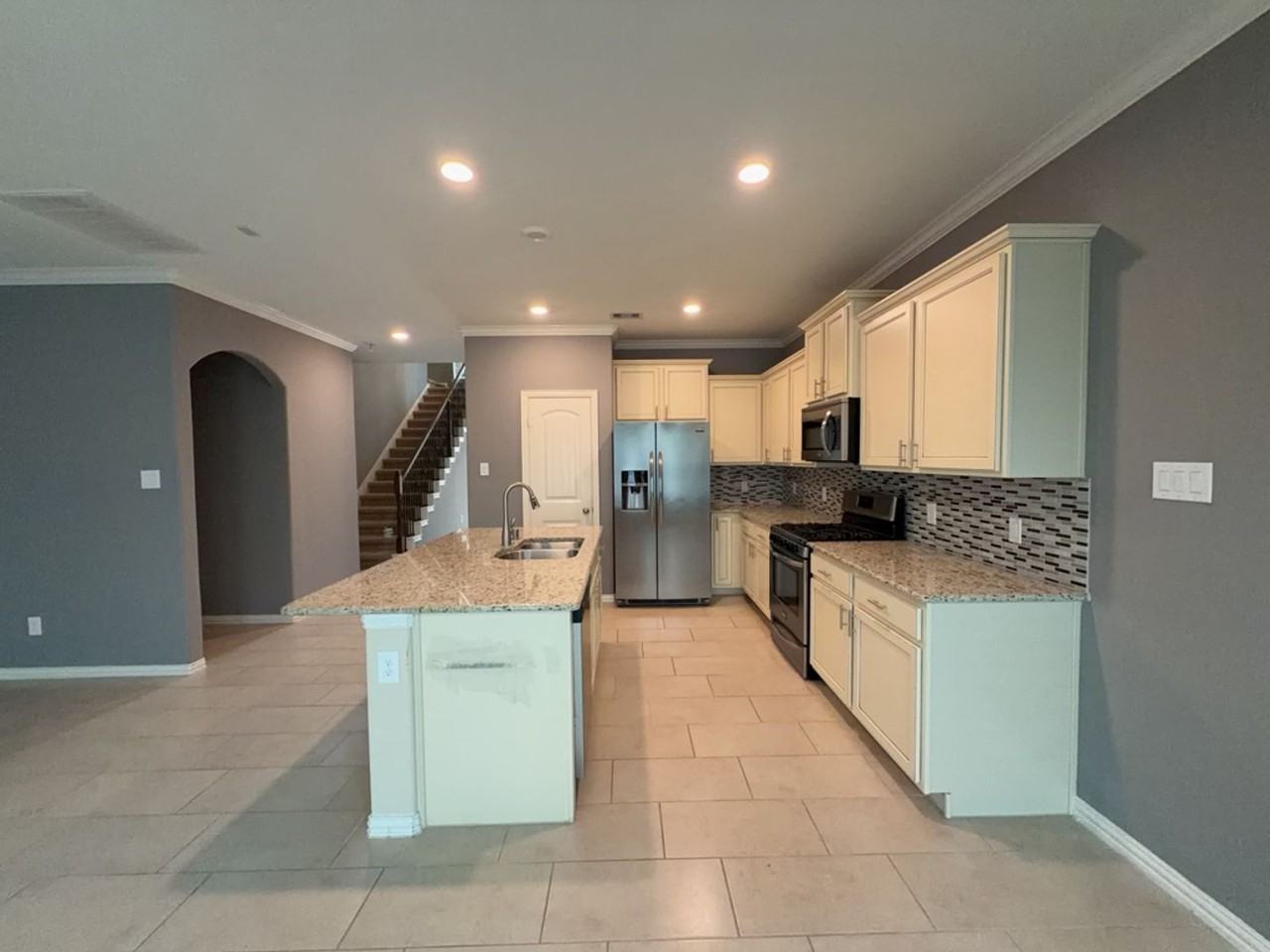 18107 Golden Falls Ln - Photo 3 of 33